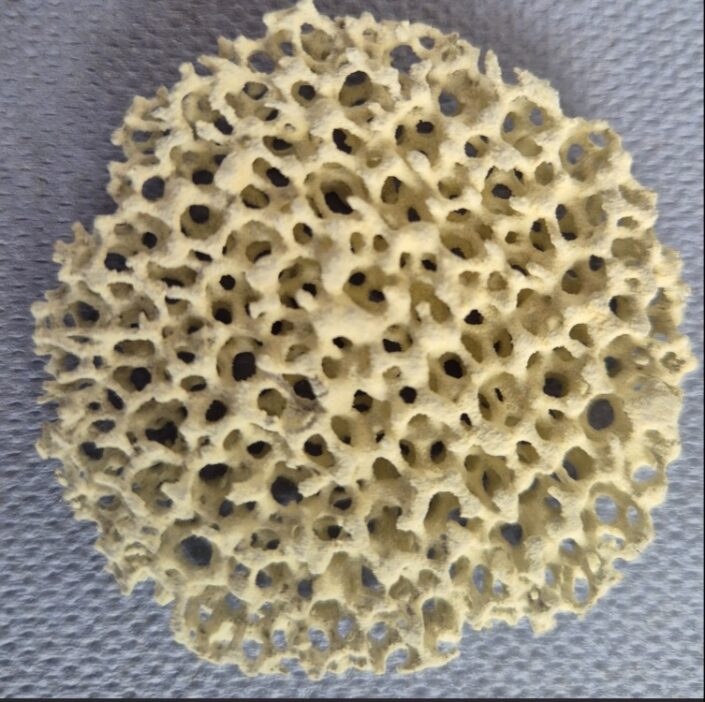 Metallschaum, mit Lewatit-Granulatpulver beschichtet DAC-MetFoam: mit Lewatit-Granulat-Pulver beschichteter Metallschaum